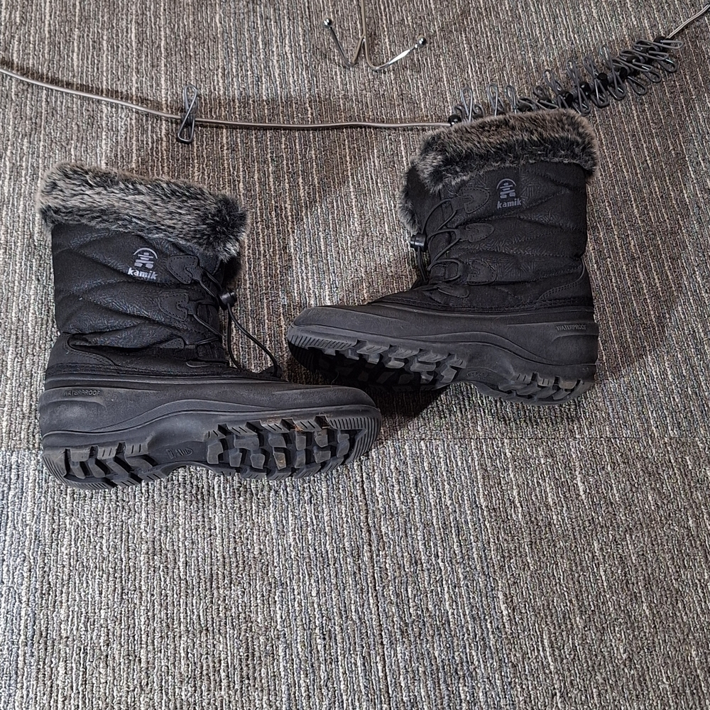 Kamik  Momentum 3 Black Winter Snow Boots with Faux Fur Cuff Waterproof Size 8